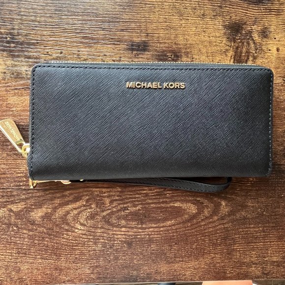 Michael Kors Large Leather Wristlet - Picture 5 of 5